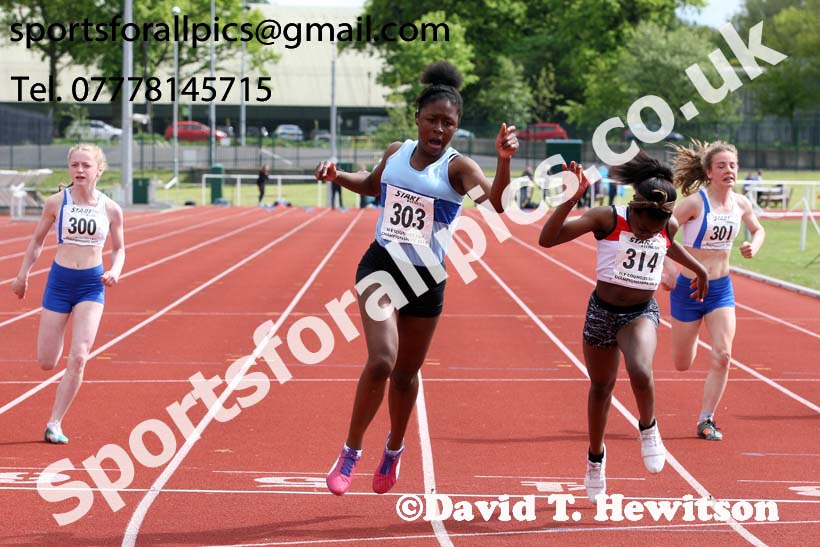 Girls under-15s 100 metres, North Eastern Track and Fields Champs., Middlesbrough. Photo: David T. Hewitson/Sports for All Pics